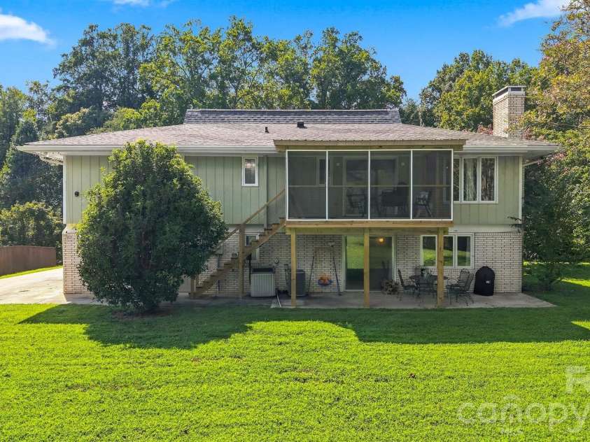 706 Springdale Road, Statesville, NC 28677.  MLS# CAR4416150, YatesRealty ID 45822. 