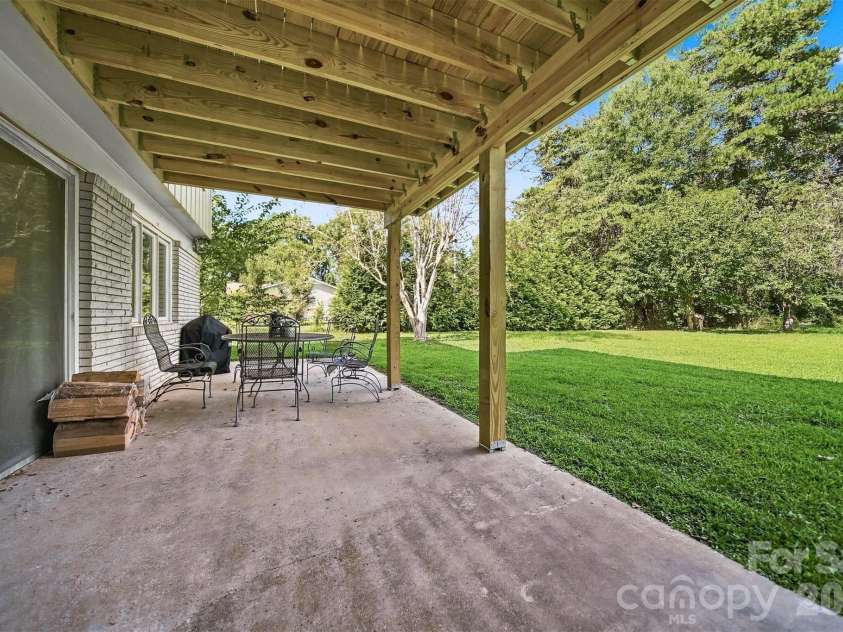 706 Springdale Road, Statesville, NC 28677.  MLS# CAR4427238, YatesRealty ID 45822. 
