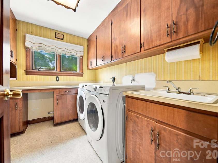 706 Springdale Road, Statesville, NC 28677.  MLS# CAR4427238, YatesRealty ID 45822. 