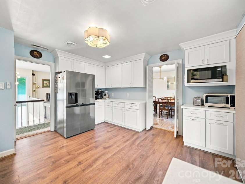 706 Springdale Road, Statesville, NC 28677.  MLS# CAR4427238, YatesRealty ID 45822. 