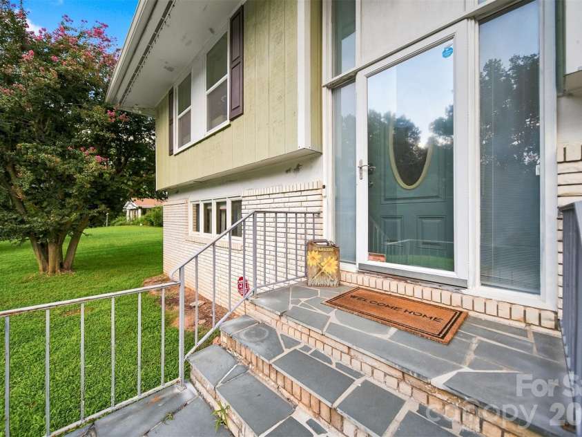 706 Springdale Road, Statesville, NC 28677.  MLS# CAR4427238, YatesRealty ID 45822. 