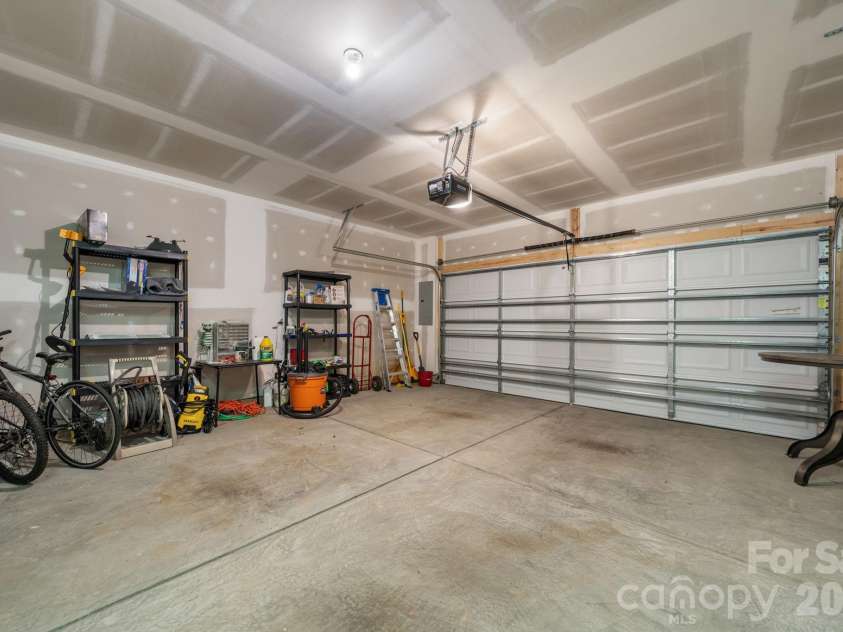 13924 Winmau Lane, Huntersville, NC 28078.  MLS# CAR4416163, YatesRealty ID 45823. 