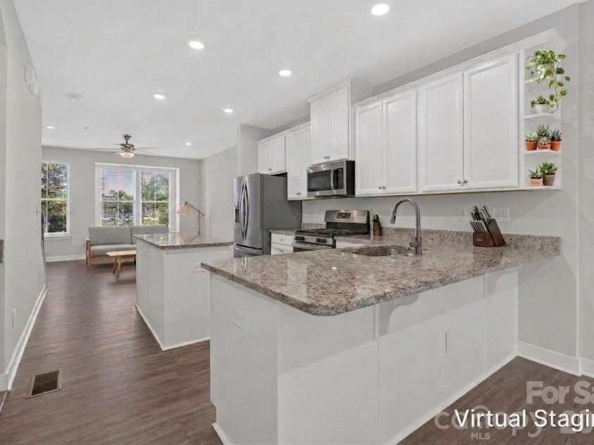 252 Parkwood Avenue, Charlotte, NC 28206.  MLS# CAR4416077, YatesRealty ID 45828. 