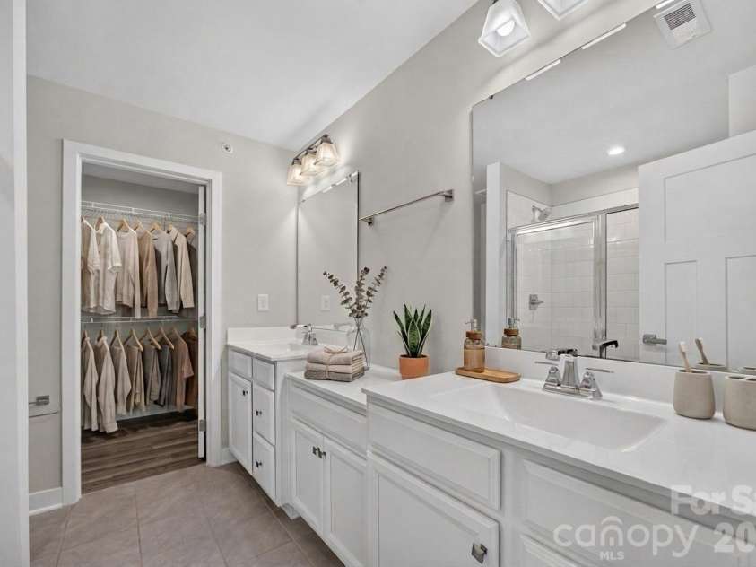 252 Parkwood Avenue, Charlotte, NC 28206.  MLS# CAR4416077, YatesRealty ID 45828. 