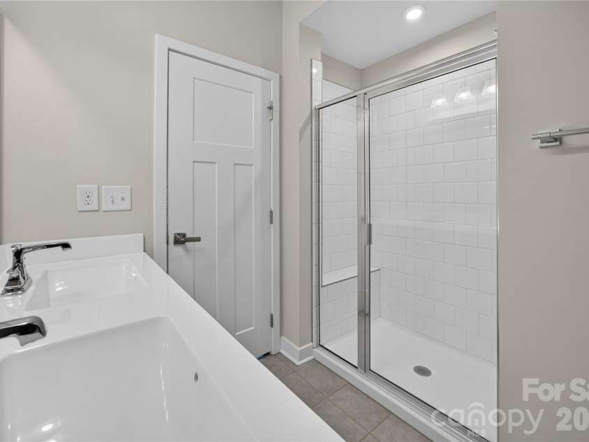 252 Parkwood Avenue, Charlotte, NC 28206.  MLS# CAR4416077, YatesRealty ID 45828. 