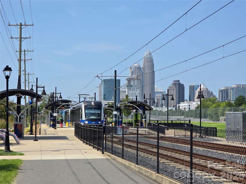 252 Parkwood Avenue, Charlotte, NC 28206.  MLS# CAR4416077, YatesRealty ID 45828. 