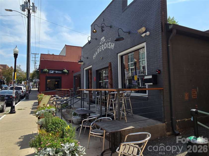 252 Parkwood Avenue, Charlotte, NC 28206.  MLS# CAR4416077, YatesRealty ID 45828. 