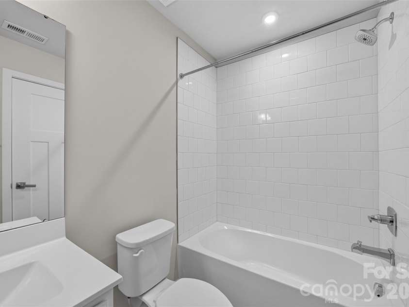 252 Parkwood Avenue, Charlotte, NC 28206.  MLS# CAR4416077, YatesRealty ID 45828. 