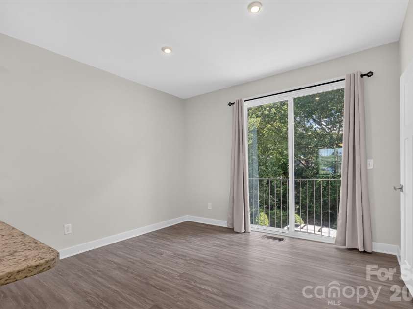 252 Parkwood Avenue, Charlotte, NC 28206.  MLS# CAR4416077, YatesRealty ID 45828. 