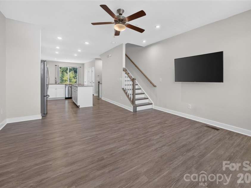 252 Parkwood Avenue, Charlotte, NC 28206.  MLS# CAR4416077, YatesRealty ID 45828. 