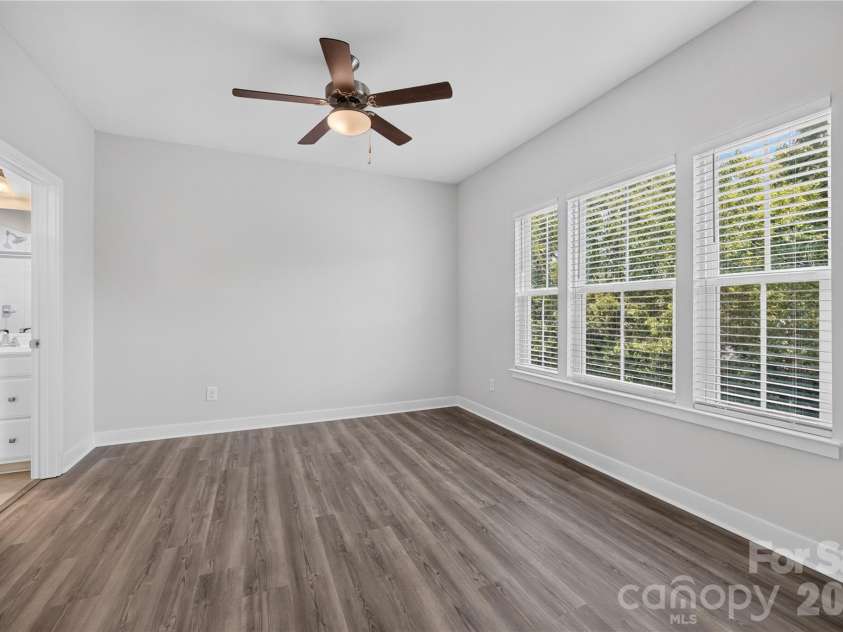 252 Parkwood Avenue, Charlotte, NC 28206.  MLS# CAR4416077, YatesRealty ID 45828. 