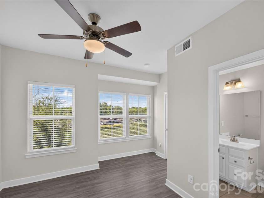 252 Parkwood Avenue, Charlotte, NC 28206.  MLS# CAR4416077, YatesRealty ID 45828. 