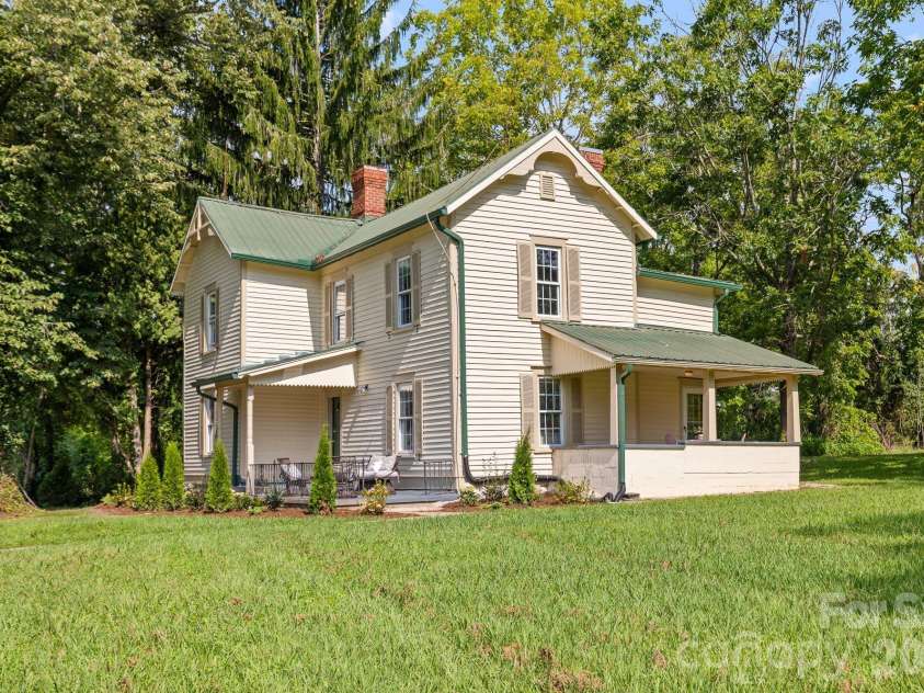 250 Justice Ridge Road, Candler, NC 28715.  MLS# CAR4416106, YatesRealty ID 45829. 