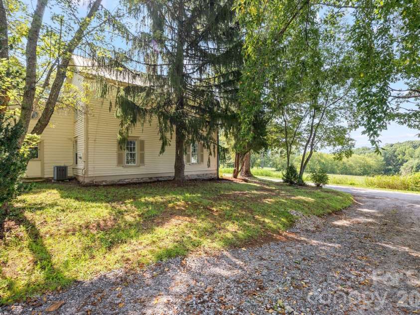 250 Justice Ridge Road, Candler, NC 28715.  MLS# CAR4416106, YatesRealty ID 45829. 