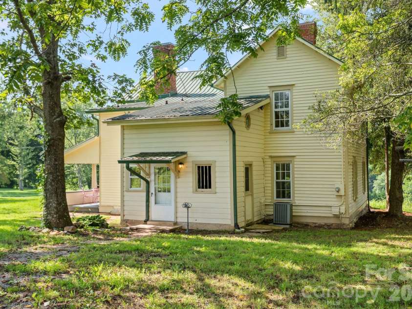 250 Justice Ridge Road, Candler, NC 28715.  MLS# CAR4416106, YatesRealty ID 45829. 