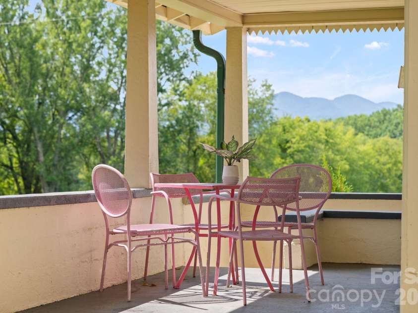 250 Justice Ridge Road, Candler, NC 28715.  MLS# CAR4416106, YatesRealty ID 45829. 