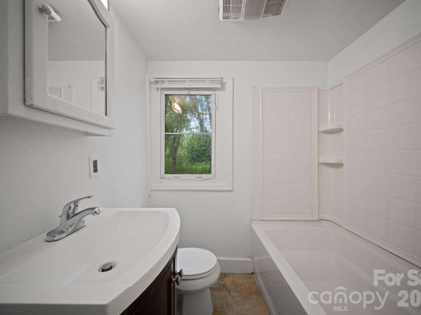 250 Justice Ridge Road, Candler, NC 28715.  MLS# CAR4416106, YatesRealty ID 45829. 