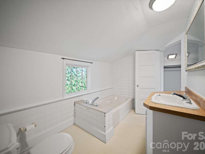 250 Justice Ridge Road, Candler, NC 28715.  MLS# CAR4416106, YatesRealty ID 45829. 