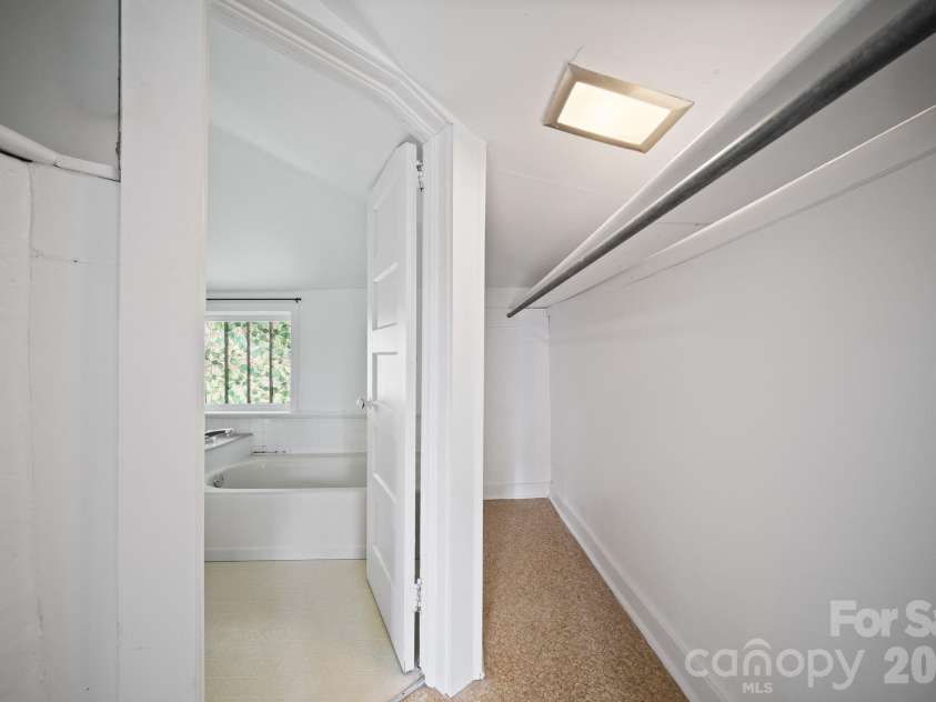 250 Justice Ridge Road, Candler, NC 28715.  MLS# CAR4416106, YatesRealty ID 45829. 