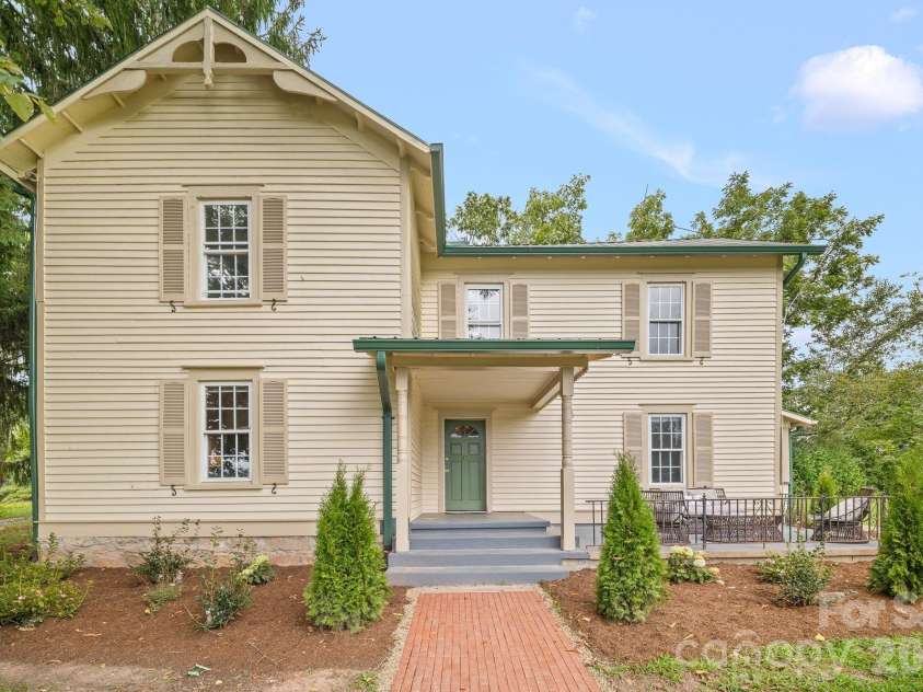 250 Justice Ridge Road, Candler, NC 28715.  MLS# CAR4416106, YatesRealty ID 45829. 