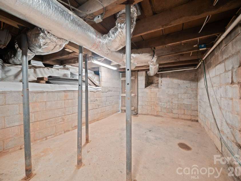 250 Justice Ridge Road, Candler, NC 28715.  MLS# CAR4416106, YatesRealty ID 45829. 