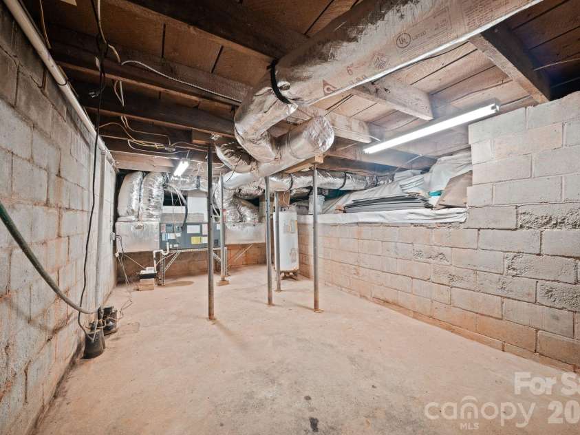 250 Justice Ridge Road, Candler, NC 28715.  MLS# CAR4416106, YatesRealty ID 45829. 