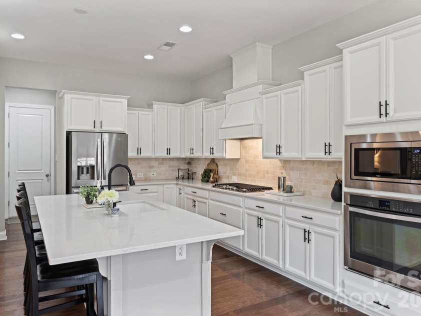 15413 Topanga Drive, Charlotte, NC 28278.  MLS# CAR4346591, YatesRealty ID 4583. 