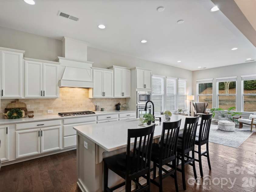 15413 Topanga Drive, Charlotte, NC 28278.  MLS# CAR4346591, YatesRealty ID 4583. 