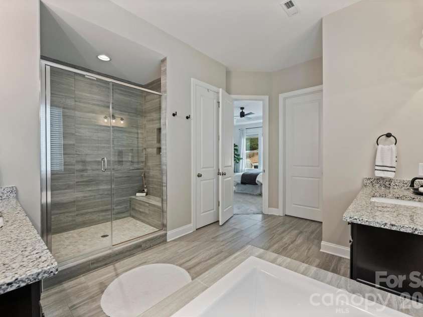 15413 Topanga Drive, Charlotte, NC 28278.  MLS# CAR4346591, YatesRealty ID 4583. 
