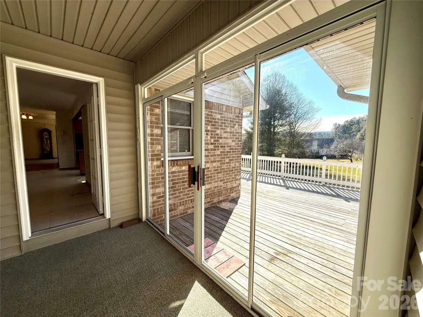 2001 Plum Tree Lane, Hendersonville, NC 28739.  MLS# CAR4333550, YatesRealty ID 4583. 