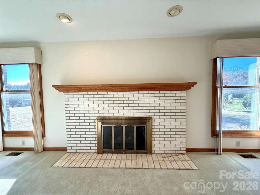 2001 Plum Tree Lane, Hendersonville, NC 28739.  MLS# CAR4333550, YatesRealty ID 4583. 