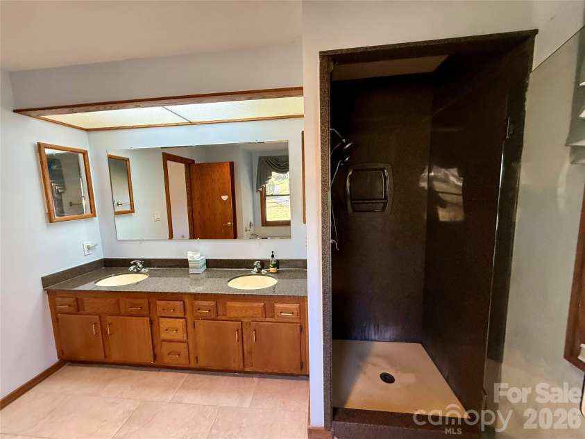 2001 Plum Tree Lane, Hendersonville, NC 28739.  MLS# CAR4333550, YatesRealty ID 4583. Owner suite bath