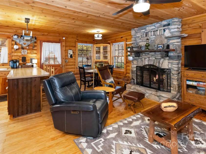 34 Rainbow Lake Circle, Black Mountain, NC 28711.  MLS# CAR4217792, YatesRealty ID 4583. 