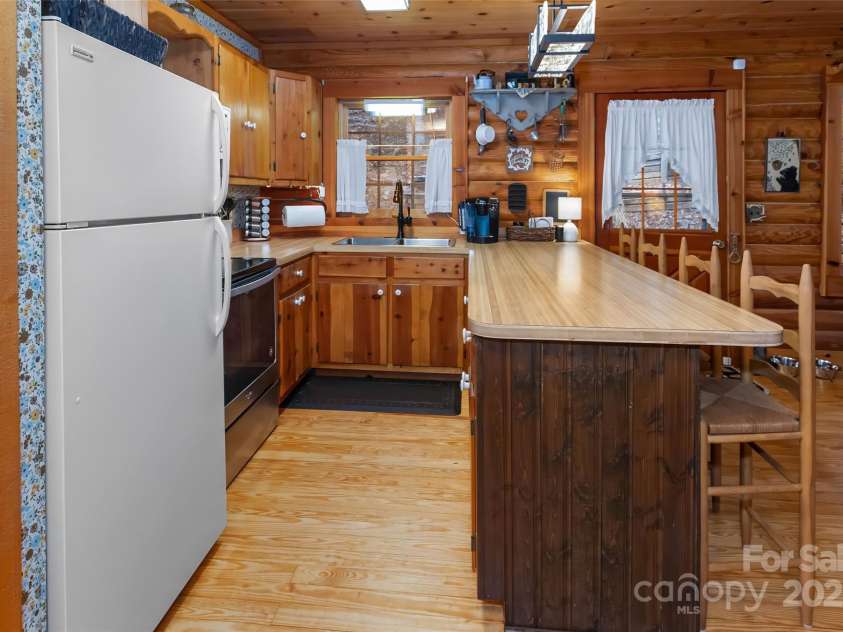 34 Rainbow Lake Circle, Black Mountain, NC 28711.  MLS# CAR4217792, YatesRealty ID 4583. 