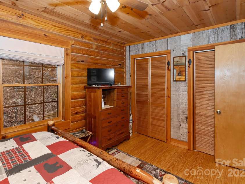 34 Rainbow Lake Circle, Black Mountain, NC 28711.  MLS# CAR4217792, YatesRealty ID 4583. 