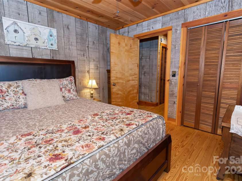 34 Rainbow Lake Circle, Black Mountain, NC 28711.  MLS# CAR4217792, YatesRealty ID 4583. 