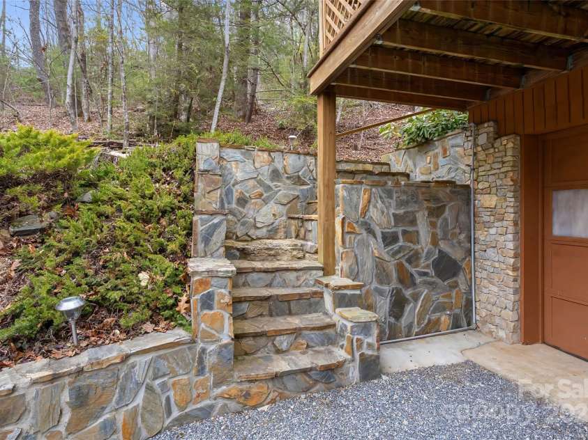 34 Rainbow Lake Circle, Black Mountain, NC 28711.  MLS# CAR4217792, YatesRealty ID 4583. 