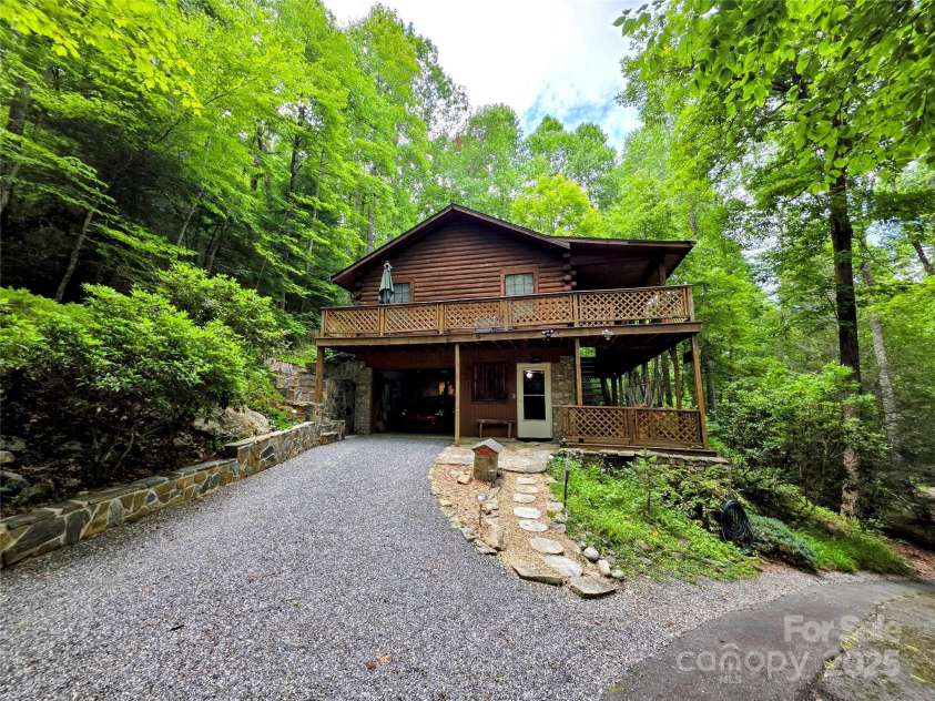 34 Rainbow Lake Circle, Black Mountain, NC 28711.  MLS# CAR4217792, YatesRealty ID 4583. 