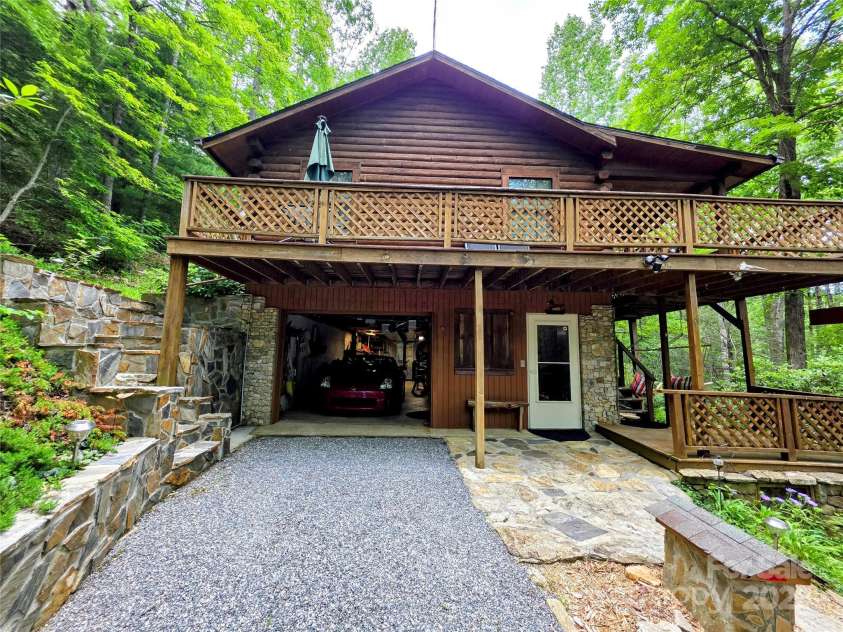 34 Rainbow Lake Circle, Black Mountain, NC 28711.  MLS# CAR4217792, YatesRealty ID 4583. 