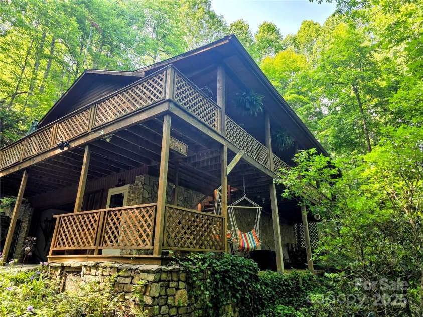 34 Rainbow Lake Circle, Black Mountain, NC 28711.  MLS# CAR4217792, YatesRealty ID 4583. 