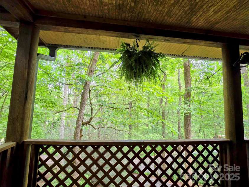 34 Rainbow Lake Circle, Black Mountain, NC 28711.  MLS# CAR4217792, YatesRealty ID 4583. 
