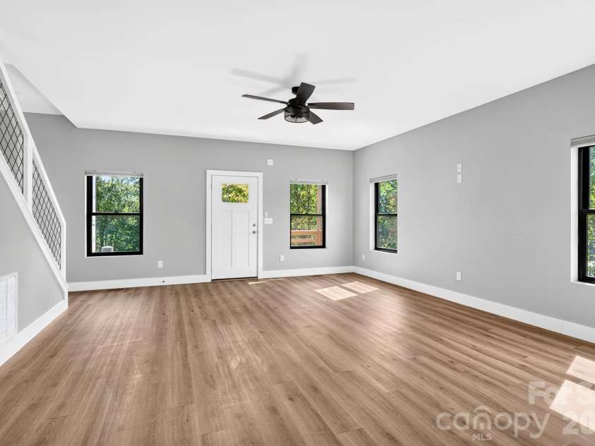 613 Salem Heights Lane, Swannanoa, NC 28778.  MLS# CAR4415923, YatesRealty ID 45830. 