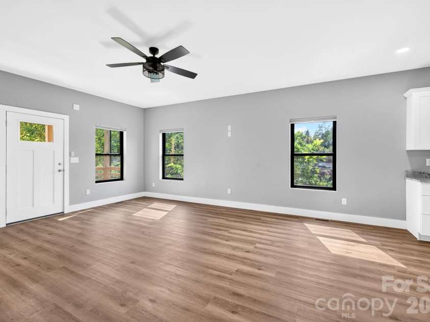 613 Salem Heights Lane, Swannanoa, NC 28778.  MLS# CAR4415923, YatesRealty ID 45830. 