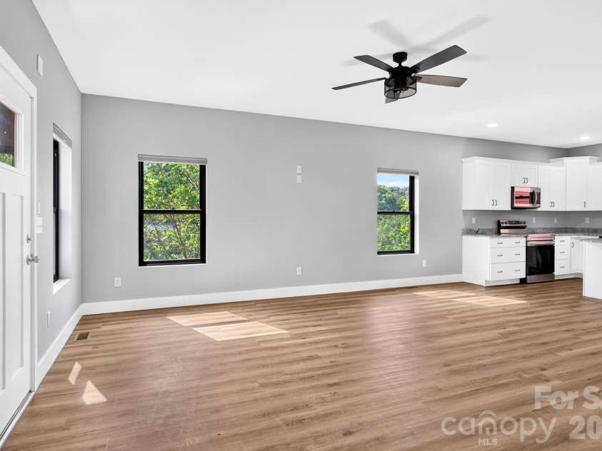 613 Salem Heights Lane, Swannanoa, NC 28778.  MLS# CAR4415923, YatesRealty ID 45830. 