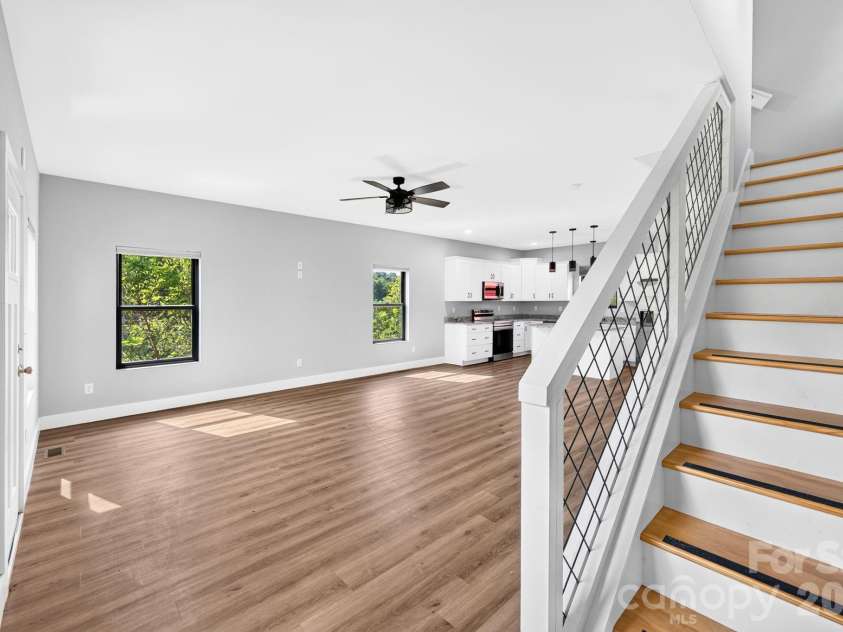 613 Salem Heights Lane, Swannanoa, NC 28778.  MLS# CAR4415923, YatesRealty ID 45830. 