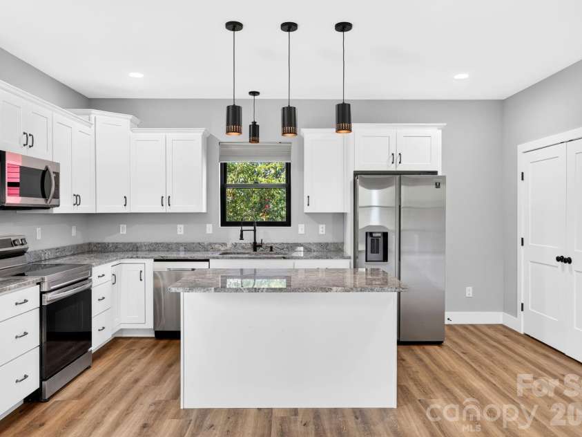 613 Salem Heights Lane, Swannanoa, NC 28778.  MLS# CAR4415923, YatesRealty ID 45830. 