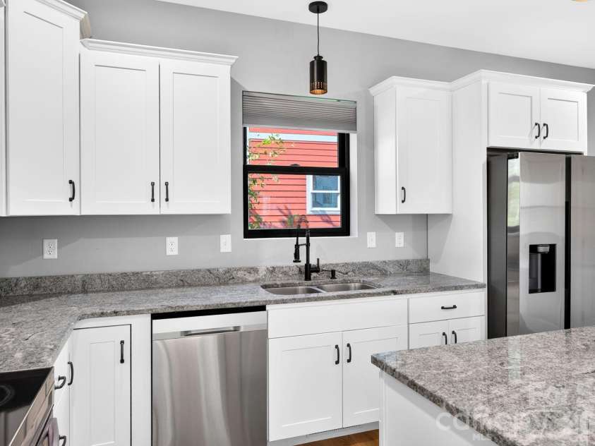 613 Salem Heights Lane, Swannanoa, NC 28778.  MLS# CAR4415923, YatesRealty ID 45830. 