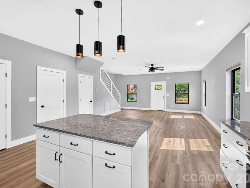 613 Salem Heights Lane, Swannanoa, NC 28778.  MLS# CAR4415923, YatesRealty ID 45830. 