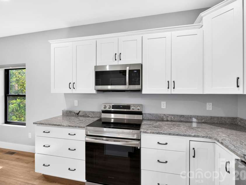 613 Salem Heights Lane, Swannanoa, NC 28778.  MLS# CAR4415923, YatesRealty ID 45830. 