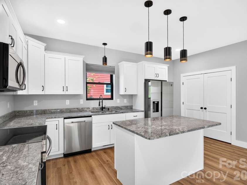613 Salem Heights Lane, Swannanoa, NC 28778.  MLS# CAR4415923, YatesRealty ID 45830. 